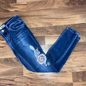 Cute! Squeeze skinny Jean / ankle / Capri style. Sz 12 (A2)